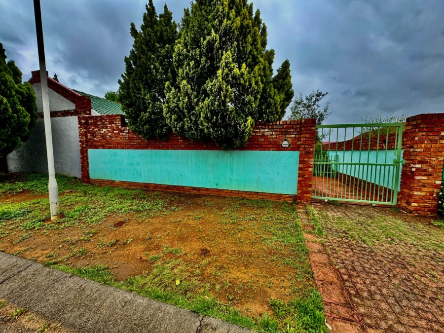 6 Bedroom Property for Sale in Dassie Rand North West